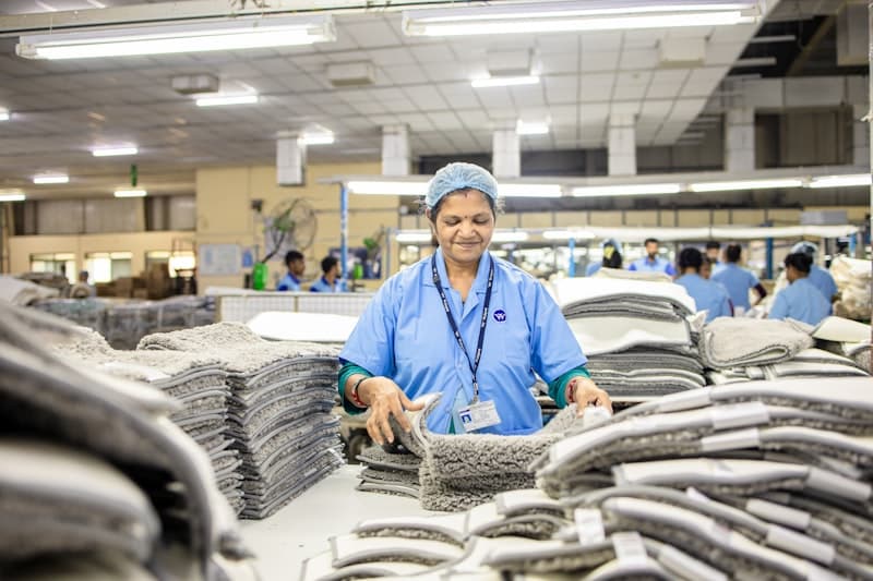 Garment finishing and packing