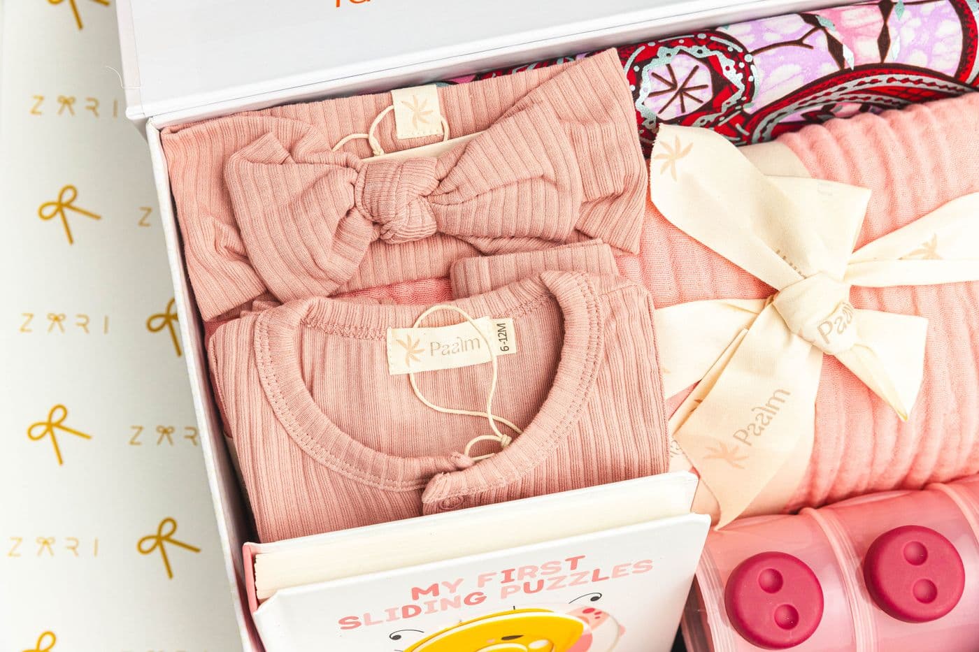Baby clothing gift set with cardigan and booties